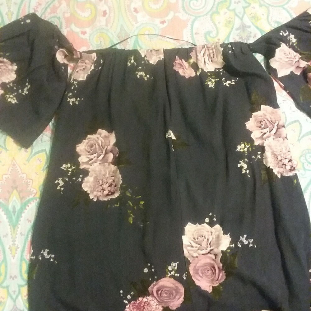 Gorgeous off shoulder dress. Size L. NWOT